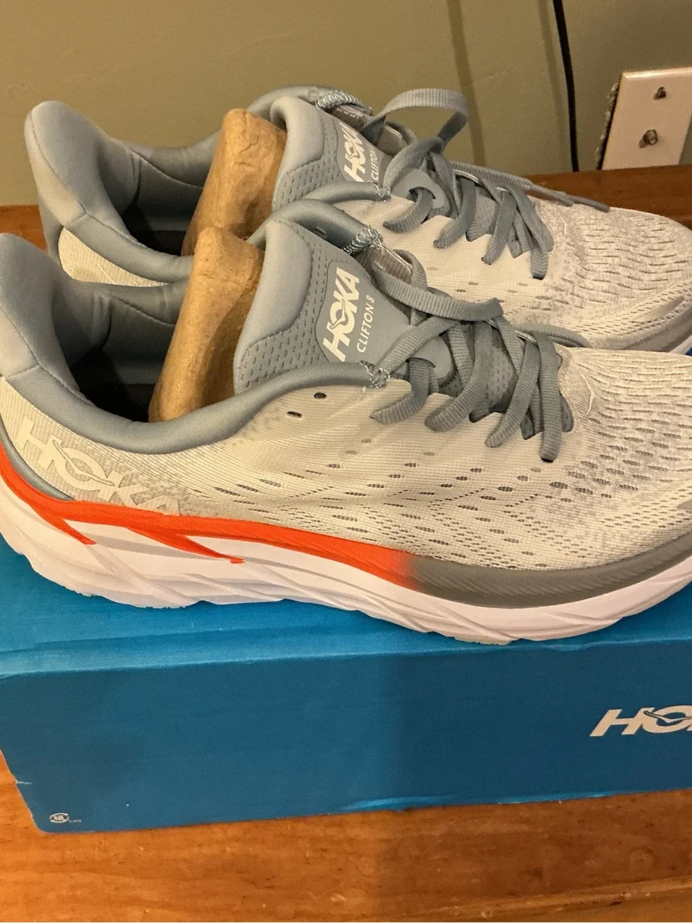 Hoka One One Clifton 8 Lightweight Gray Lace-Up Sneakers women’s 8.5